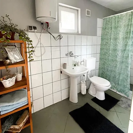 Lesna بيت للعطل *